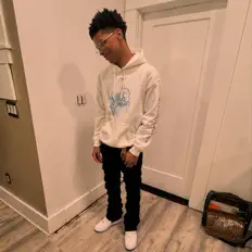 聆聽 NumbaOneStunna、觀看音樂影片、閱讀小傳、查看巡演日期等！