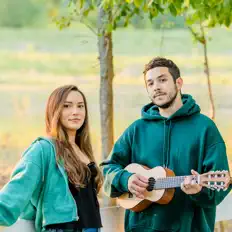 Poslechněte si interpreta SIAS, sledujte hudební videa, přečtěte si životopis, podívejte se na data turné a další informace.