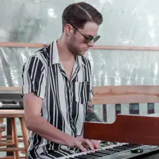 Ouve Bradley McKinney, vê vídeos de música, lê a biografia, vê as datas da digressão e muito mais!