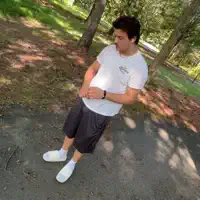 undefined dinle, müzik videolarını izle, biyografisini oku, tur tarihlerini ve daha fazlasını gör!