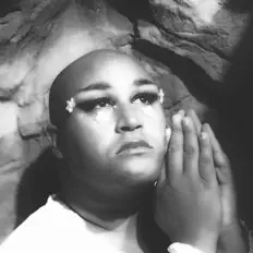 聆聽 Attxla、觀看音樂影片、閱讀小傳、查看巡演日期等！