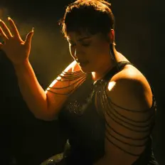 Dengarkan Lady Mercedes, tonton video musik, baca bio, lihat tanggal tur & lainnya!