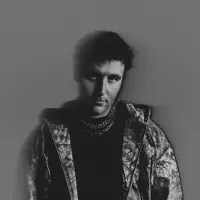 undefined dinle, müzik videolarını izle, biyografisini oku, tur tarihlerini ve daha fazlasını gör!