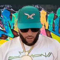 Ascolta undefined, guarda video musicali, leggi la biografia, vedi le date del tour & altro!