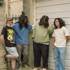 Strawberry Milk Cultを聴いたり、ミュージックビデオを鑑賞したり、経歴やツアー日程などを確認したりしましょう！