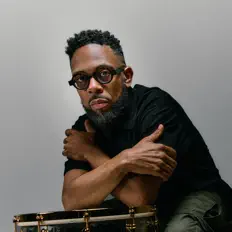 Ακούστε περιεχόμενο από Jerome Jennings, παρακολουθήστε μουσικά βίντεο, διαβάστε το βιογραφικό, δείτε ημερομηνίες περιοδείας, και πολλά ακόμη!