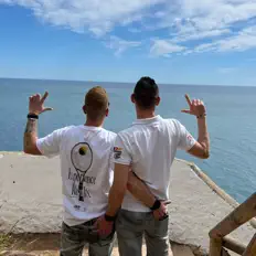 Escucha a Tino Gräf, mira videos musicales, lee su biografía, consulta las fechas de las gira y más.