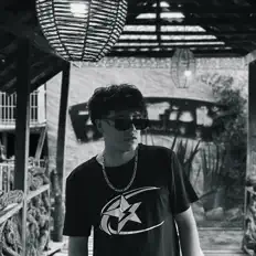 Listen to EL DE LA TINTA, watch music videos, read bio, see tour dates & more!