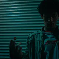 聆聽 undefined、觀看音樂影片、閱讀小傳、查看巡演日期等！