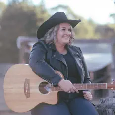 Posłuchaj wykonawcy Chloe Swannell, obejrzyj teledyski, przeczytaj biografię, zobacz daty tras koncertowych i nie tylko!