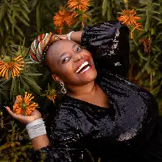 聆聽 Deevah、觀看音樂影片、閱讀小傳、查看巡演日期等！