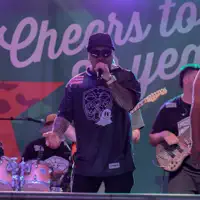 undefined: песни, клипы, биография, даты выступлений и многое другое.