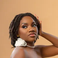 收听 Omaiah Hall、观看音乐视频、阅读小传、查看巡演日期等 ！