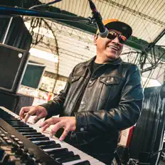 Ascolta Lucho Arroyo, guarda video musicali, leggi la biografia, vedi le date del tour & altro!