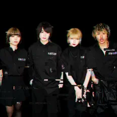 收听 XENO CLOWN、观看音乐视频、阅读小传、查看巡演日期等 ！