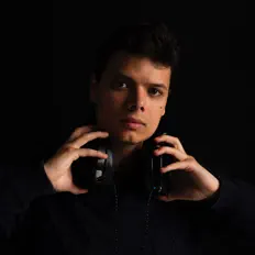 Poslechněte si interpreta Alessandroilove, sledujte hudební videa, přečtěte si životopis, podívejte se na data turné a další informace.