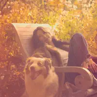 聆聽 undefined、觀看音樂影片、閱讀小傳、查看巡演日期等！