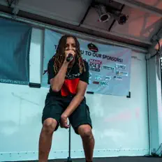 Poslechněte si interpreta AKING, sledujte hudební videa, přečtěte si životopis, podívejte se na data turné a další informace.