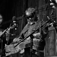 Poslechněte si interpreta undefined, sledujte hudební videa, přečtěte si životopis, podívejte se na data turné a další informace.