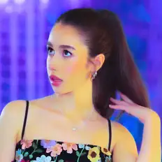 Hör dir Mina Gorelick an, schau dir Musikvideos an, lies die Biografie, finde Tourdaten und mehr!