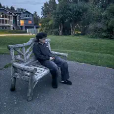 j3d을(를) 듣고, 뮤직 비디오를 보고, 약력을 읽고, 투어 일정 등을 확인하세요!