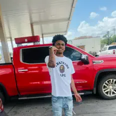 Ouve Lil Jayy, vê vídeos de música, lê a biografia, vê as datas da digressão e muito mais!