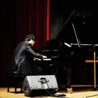 undefinedを聴いたり、ミュージックビデオを鑑賞したり、経歴やツアー日程などを確認したりしましょう！