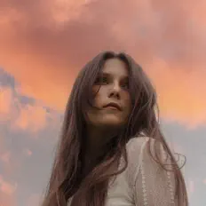 Poslechněte si interpreta Celeste Levis, sledujte hudební videa, přečtěte si životopis, podívejte se na data turné a další informace.