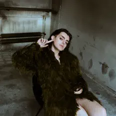 Escucha a Francamente, mira videos musicales, lee su biografía, consulta las fechas de las gira y más.