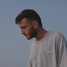 聆聽 אליקיר、觀看音樂影片、閱讀小傳、查看巡演日期等！
