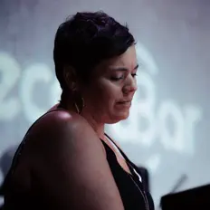 Poslechněte si interpreta Audra Sergel, sledujte hudební videa, přečtěte si životopis, podívejte se na data turné a další informace.