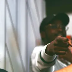 聆聽 Chirba、觀看音樂影片、閱讀小傳、查看巡演日期等！