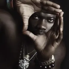 KingDozee सुनें, म्यूज़िक वीडियो देखें, बायो पढ़ें, दौरे की तारीखें और बहुत कुछ देखें!