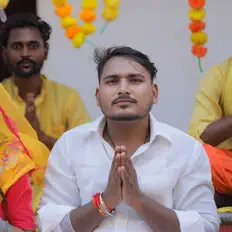 Dengarkan Vrijesh Bhojpuriya, tonton video musik, baca bio, lihat tanggal tur & lainnya!