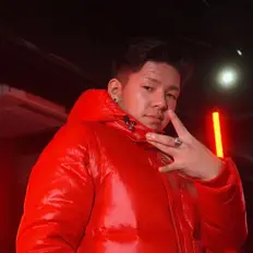 收听 Dog Jiggy、观看音乐视频、阅读小传、查看巡演日期等 ！