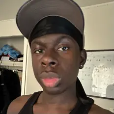 Hör dir Alesbie an, schau dir Musikvideos an, lies die Biografie, finde Tourdaten und mehr!