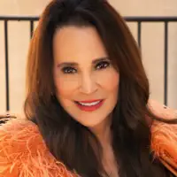 Ascolta undefined, guarda video musicali, leggi la biografia, vedi le date del tour & altro!