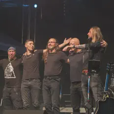 Listen to Na Skrzydłach, watch music videos, read bio, see tour dates & more!