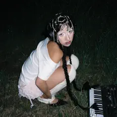 Dengarkan flossy, tonton video musik, baca bio, lihat tanggal tur & lainnya!