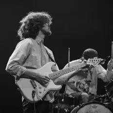 Dengarkan Julian Fulton and the Zombie Gospel, tonton video musik, baca bio, lihat tanggal tur & lainnya!