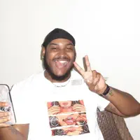 Ouça undefined, assista a videoclipes, leia a biografia, veja as datas das turnês e mais!