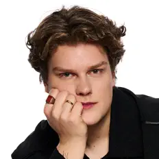 聆聽 Stach Bukowski、觀看音樂影片、閱讀小傳、查看巡演日期等！