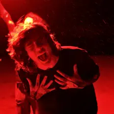 Luister naar YAMI, bekijk muziekvideo's, lees de bio, bekijk de tourdata, en meer!