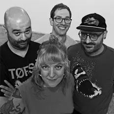 Ouve Sullest, vê vídeos de música, lê a biografia, vê as datas da digressão e muito mais!