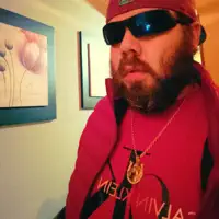 Poslechněte si interpreta undefined, sledujte hudební videa, přečtěte si životopis, podívejte se na data turné a další informace.