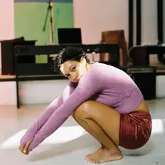 Arya dinle, müzik videolarını izle, biyografisini oku, tur tarihlerini ve daha fazlasını gör!