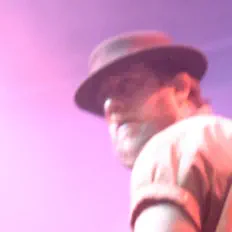 Poslechněte si interpreta Joe Bulley, sledujte hudební videa, přečtěte si životopis, podívejte se na data turné a další informace.