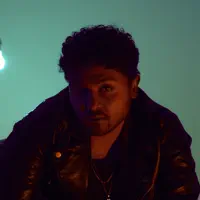 Ascolta undefined, guarda video musicali, leggi la biografia, vedi le date del tour & altro!