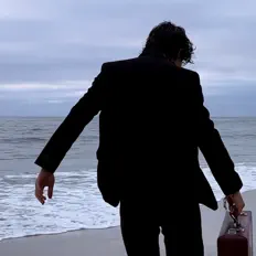 Escucha a CQL, mira videos musicales, lee su biografía, consulta las fechas de las gira y más.