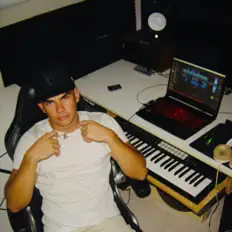 Dengarkan Alessio Morelli, tonton video musik, baca bio, lihat tanggal tur & lainnya!
